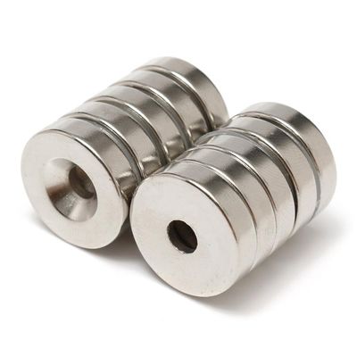 Προσαρμοσμένοι μαγνήτες Neodymium Countersunk για βέλτιστη πυκνότητα απόδοσης 7,6g/cm3 βαθμού N42