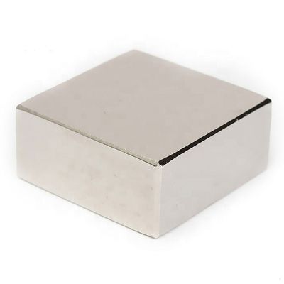 Υψηλή σκληρότητα Vickers N52 ορθογώνιο Custom Bar Neodymium Magnet για ηλεκτρονικό κινητήρα