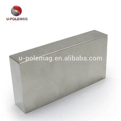 Κύρια υλικά NdFeB μαγνήτης 100mm Τρεις πόλοι γιγαντιαίο μπλοκ για ακριβείς εφαρμογές