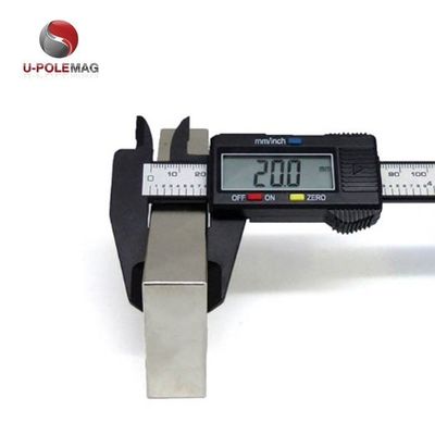 Κύρια υλικά NdFeB μαγνήτης 100mm Τρεις πόλοι γιγαντιαίο μπλοκ για ακριβείς εφαρμογές