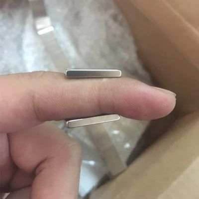 Στρογγυλό λεπτό μαγνήτη 20x10x3mm 3.3kg Δύναμη για μέγιστη θερμοκρασία εργασίας 80 Centigrade